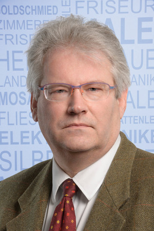 Präsentiert Die Woche im Handwerk: Chefredakteur Stefen Buhren. Foto: © Andreas Buck Präsentiert Die Woche im Handwerk: Chefredakteur Stefen Buhren. Foto: © Andreas Buck