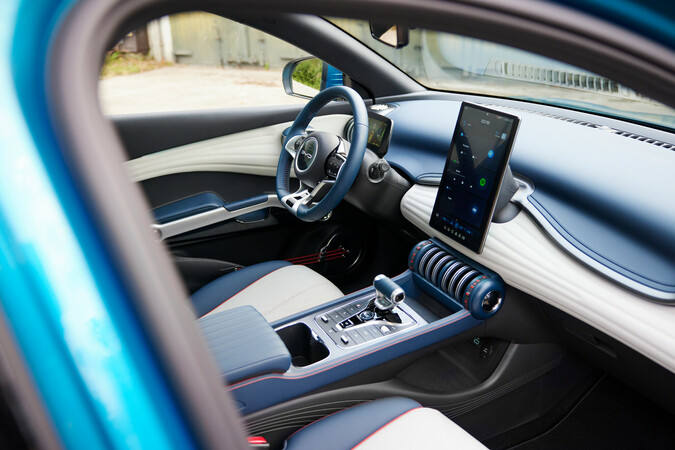 Der Touchscreen ist mit 15,6 Zoll riesig große und drehbar. Foto: © BYD Der Touchscreen ist mit 15,6 Zoll riesig große und drehbar. Foto: © BYD