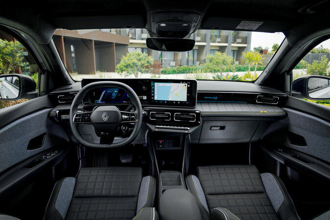 Das moderne Cockpit stammt aus dem Renault 5. Foto: © Renault Das moderne Cockpit stammt aus dem Renault 5. Foto: © Renault