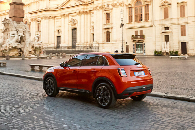 Der Fiat 600 ist mit 4,17 Metern gut 50 Zentimeter länger als der Fiat 500. Foto: © Fiat Der Fiat 600 ist mit 4,17 Metern gut 50 Zentimeter länger als der Fiat 500. Foto: © Fiat