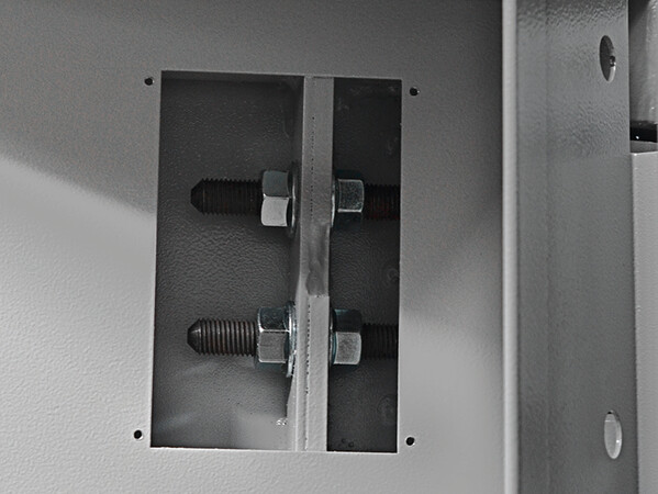 Photo: © Meiller Aufzugtüren Photo: © Meiller Aufzugtüren