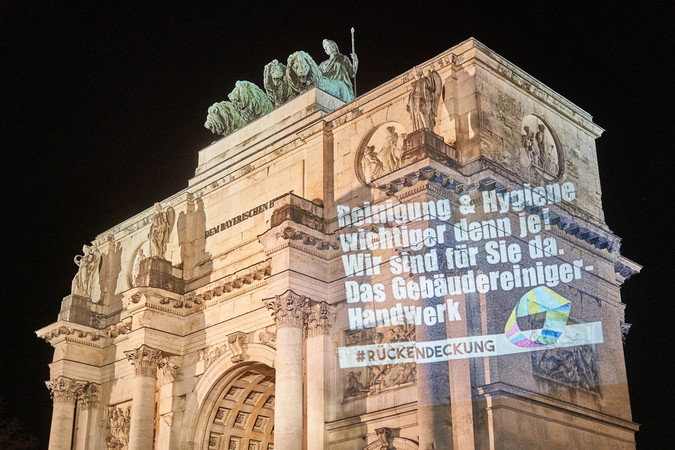 Lichtprojektion auf dem Münchner Siegestor. Foto: © BIV