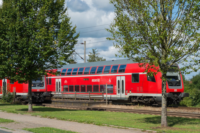 Doppelstockzug von DB Regio auf der Strecke RE 1 Augustfehn – Oldenburg – Bremen – Verden – Eystrup. Foto: © Kluge Kommunikaton GmbH