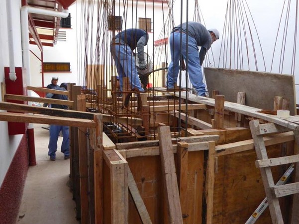 Der erste aufgehende Schachtabschnitt wird betoniert. Foto: © Diospi Suyana