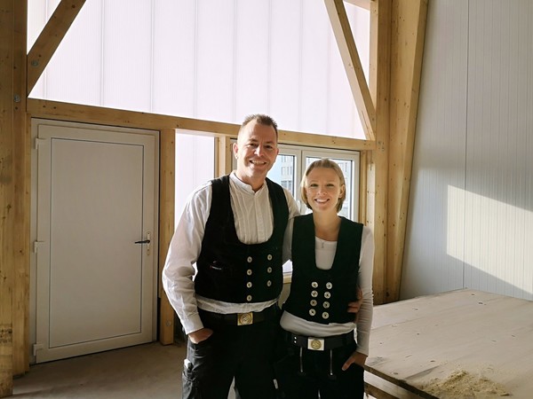Meistens vier Mal am Tag postet Lena Ridder auf Instagram, was sie mit ihrem Partner Holger Groß auf den Baustellen erlebt. Foto: © privat