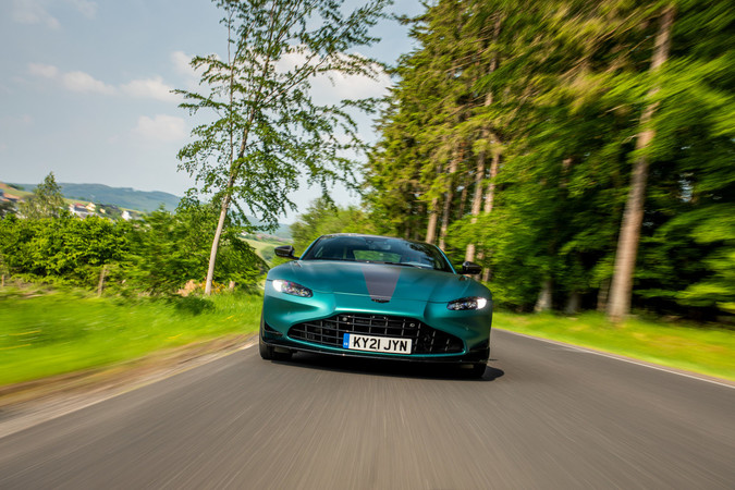 In der Formel 1 ist der Vantage als Safety-Car unterwegs. Foto: © Aston Martin
