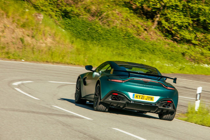 Der britische Sportler wird von einem V8-Turbo mit 535 PS befeuert. Foto: © Aston Martin