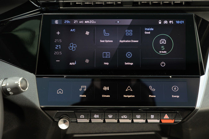 Frei programmierbare Direktwahltasten erleichtern die Bedienung. Foto: © Peugeot Frei programmierbare Direktwahltasten erleichtern die Bedienung. Foto: © Peugeot