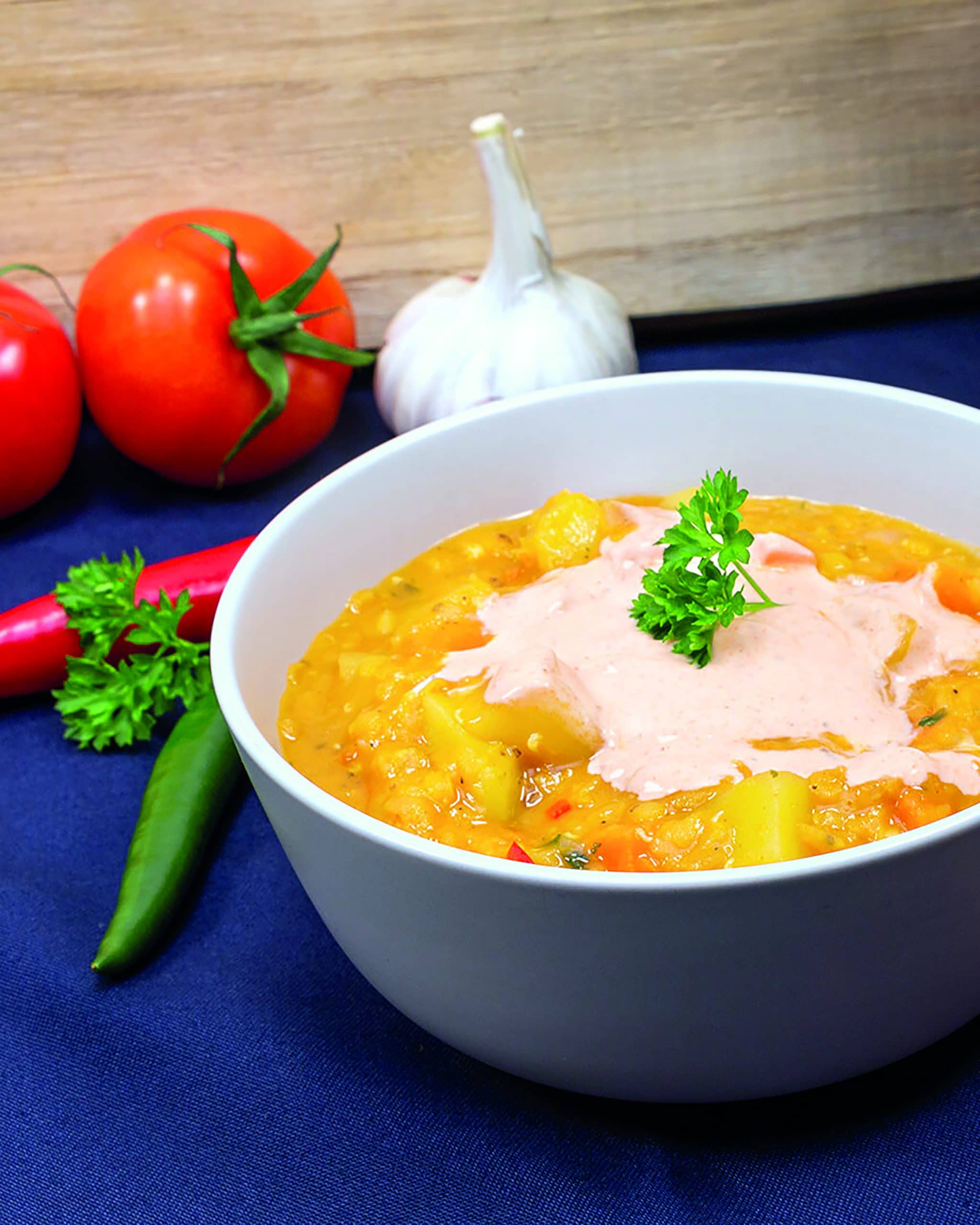 Potato soup and red lentils Photo: © KMG / die-kartoffel.de