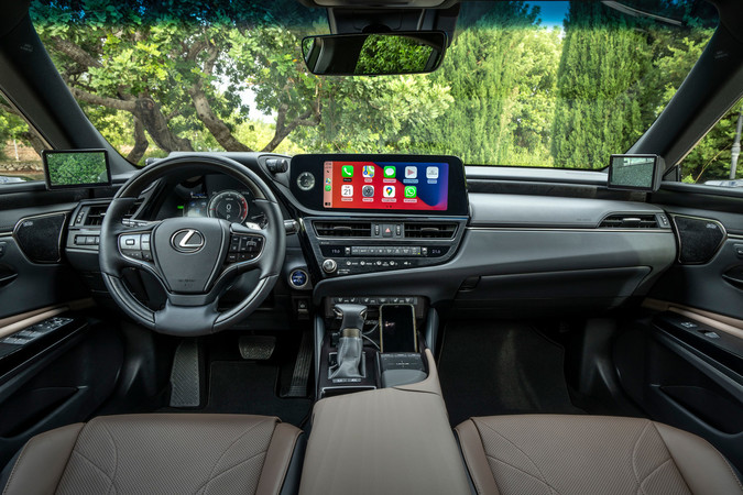 Ein neuer Touchscreen wertet den Innenraum im Lexus auf. Foto: © Lexus