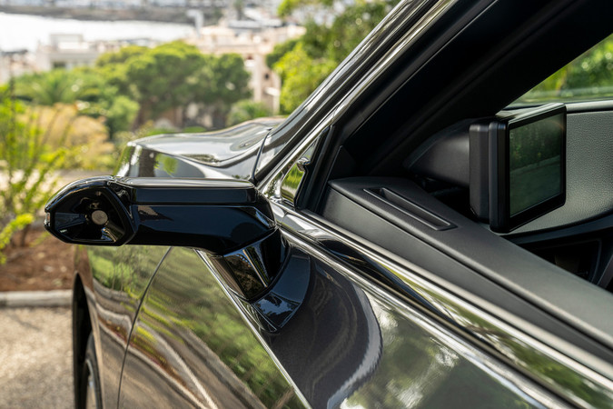 Auf Wunsch gibt es für den Lexus ES digitale Außenspiegel. Foto: © Lexus
