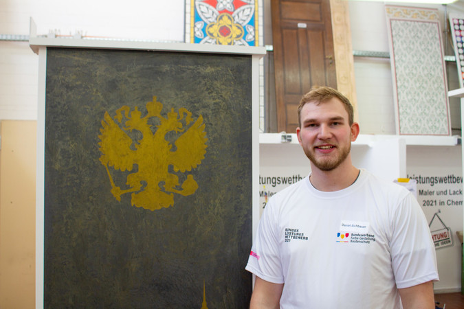 Dritter Bundessieger wurde Daniel Aichbauer. Foto: © Bundesverband Farbe Gestaltung Bautenschutz/Christian Müller Dritter Bundessieger wurde Daniel Aichbauer. Foto: © Bundesverband Farbe Gestaltung Bautenschutz/Christian Müller