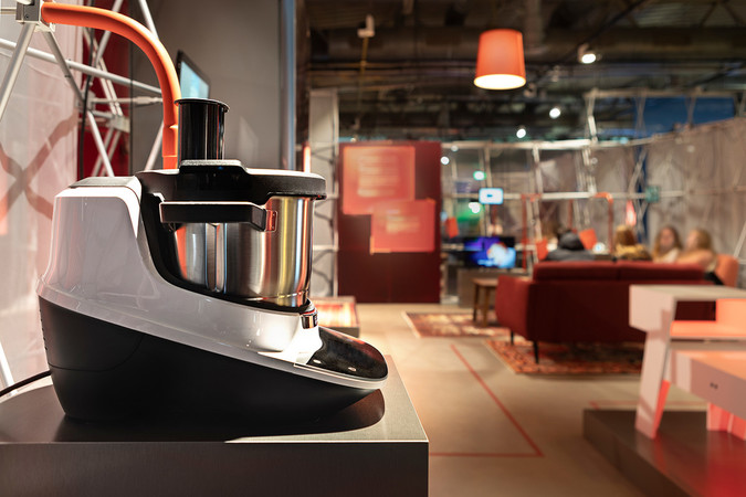 Ein Einblick in ein smartes Zuhause, wo nicht alles so ist, wie es scheint ... Foto: © Hannes Woidich Ein Einblick in ein smartes Zuhause, wo nicht alles so ist, wie es scheint ... Foto: © Hannes Woidich