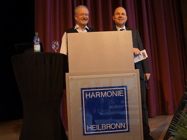 Prof. Dr. Georg Clauss (l.) und Klaus Dietel freuen sich darauf, dass es wieder eine Präsenzveranstaltung in Heilbronn geben soll. Foto: © Ulrike Lotze