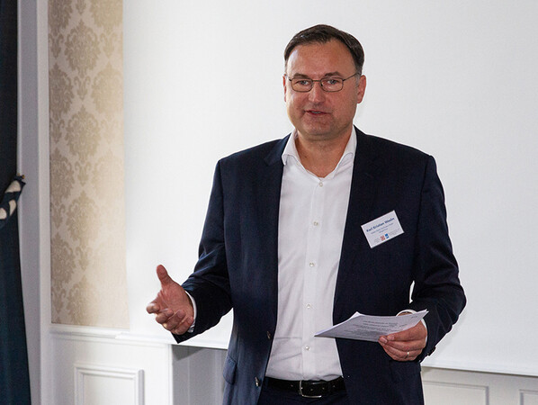 FVSB-Vorsitzender Karl Kristian Woelm begrüßte die Teilnehmer zu diesem Branchentreff in Bremen. Foto: © FVSB