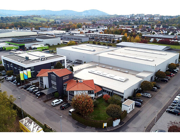Trotz Pandemie-Krise ist das Unternehmen an seinem Standort in Rottenburg am Neckar noch einmal um 2500 Quadratmeter gewachsen. Foto: © Berner Torantriebe