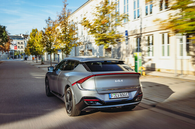 Der Kia fährt sich auch außerhalb der Stadtgrenzen handlich und agil. Foto: © Kia Der Kia fährt sich auch außerhalb der Stadtgrenzen handlich und agil. Foto: © Kia