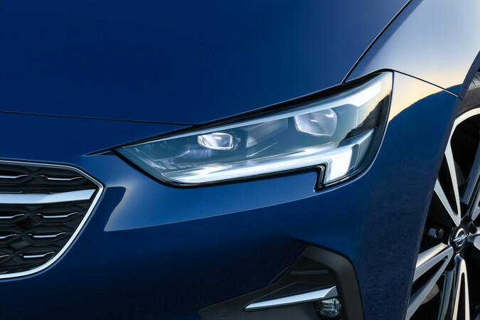 Das LED-Matrix-Licht ist bei Nachtfahrten ein hoher Sicherheitsgewinn. Foto: © Opel