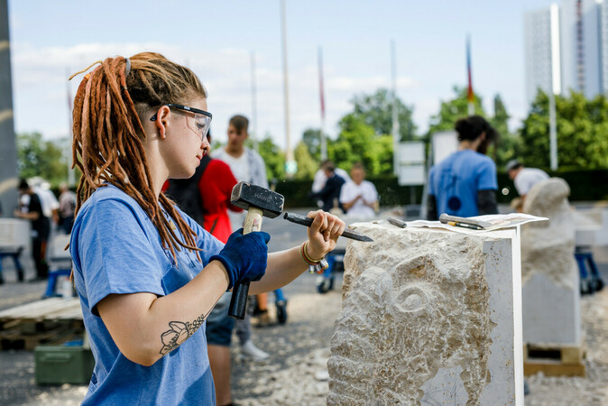 Beim Nachwuchswettbewerb des BIV stellen Steinmetze und Steinbildhauer ihr Können unter Beweis. Foto: © NuernbergMesse / Heiko Stahl