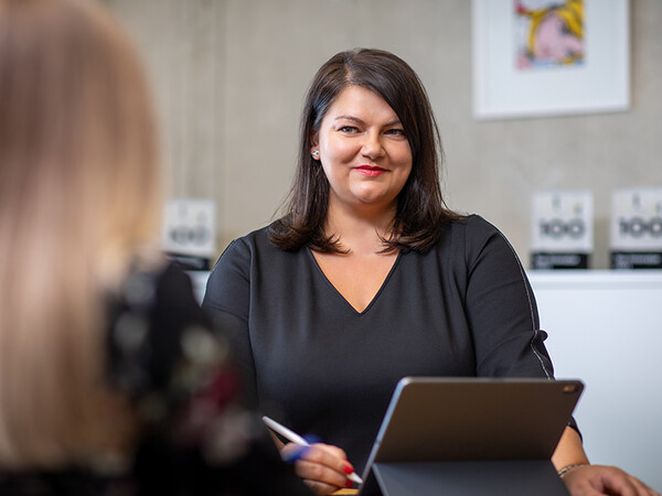 Ramona Meinzer ist seit 1. Oktober 2021 Alleingeschäftsführerin der Aumüller Aumatic GmbH. Foto: © Aumüller Aumatic GmbH