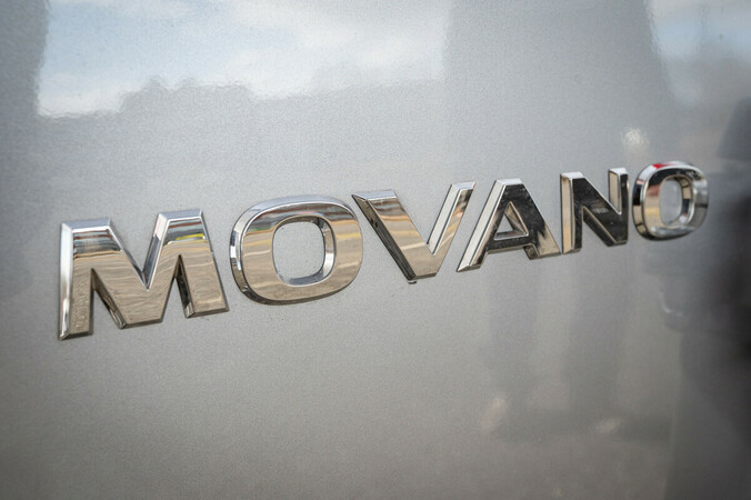 Der Opel Movano, hier der Schriftzug Foto: © Martin Bärtges
