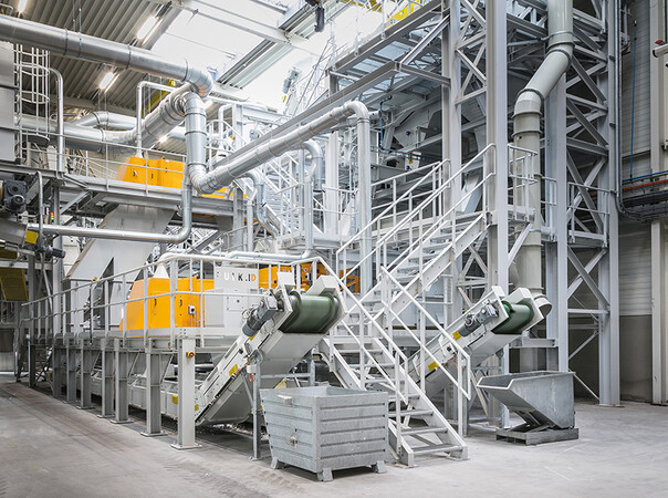 Die Hightech-Recyclinganlage von Deceuninck in Diksmuide hat eine Kapazität von 45.000 Tonnen Kunststoff oder 2,3 Millionen Altfenster pro Jahr. Foto: © Deceuninck