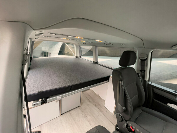 Ein Einblick in das Camper-Modul von Good Life Vans, hier für den Ford. Foto: © Good Life Vans