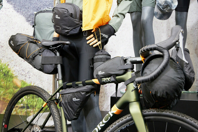 Framebags sind ideal, um auf Bikepacking-Touren Zubehör zu transportieren. Foto: © Eurobike /Jean-Luc Valentin