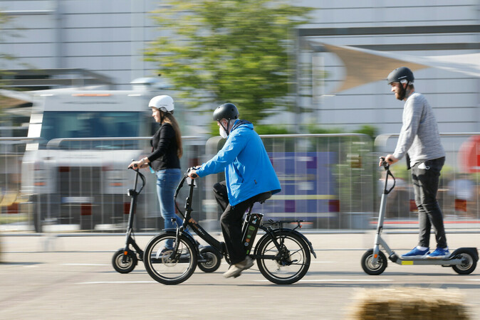 Ideal fürs Caravaning: E-Bikes & Co., die Besucher auf der Messe testen können. Foto: © Messe Düsseldorf / Constanze Tillmann