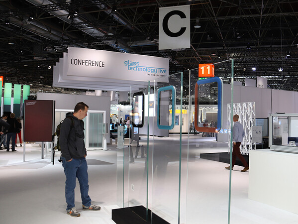 In der Sonderschau glass technology live wurden auch in diesem Jahr wieder zukunftsweisende Glasanwendungen gezeigt. Foto: © Vössing