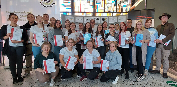 Alle Teilnehmer am Bundesleistungswettbewerb der Raumausstatter und Sattler. Foto: © ZVR Alle Teilnehmer am Bundesleistungswettbewerb der Raumausstatter und Sattler. Foto: © ZVR