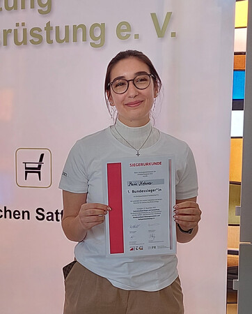 Marie Mehner aus Sachsen hat 2022 den PLW und den Designwettbewerb der Feintäschner gewonnen. Foto: © ZVR Marie Mehner aus Sachsen hat 2022 den PLW und den Designwettbewerb der Feintäschner gewonnen. Foto: © ZVR