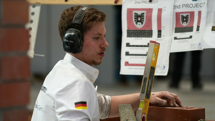 Hochkonzentriert zur Goldmedaille: Maurer Pierre Holze Foto: © ZDB/Tom Hill Hochkonzentriert zur Goldmedaille: Maurer Pierre Holze Foto: © ZDB/Tom Hill